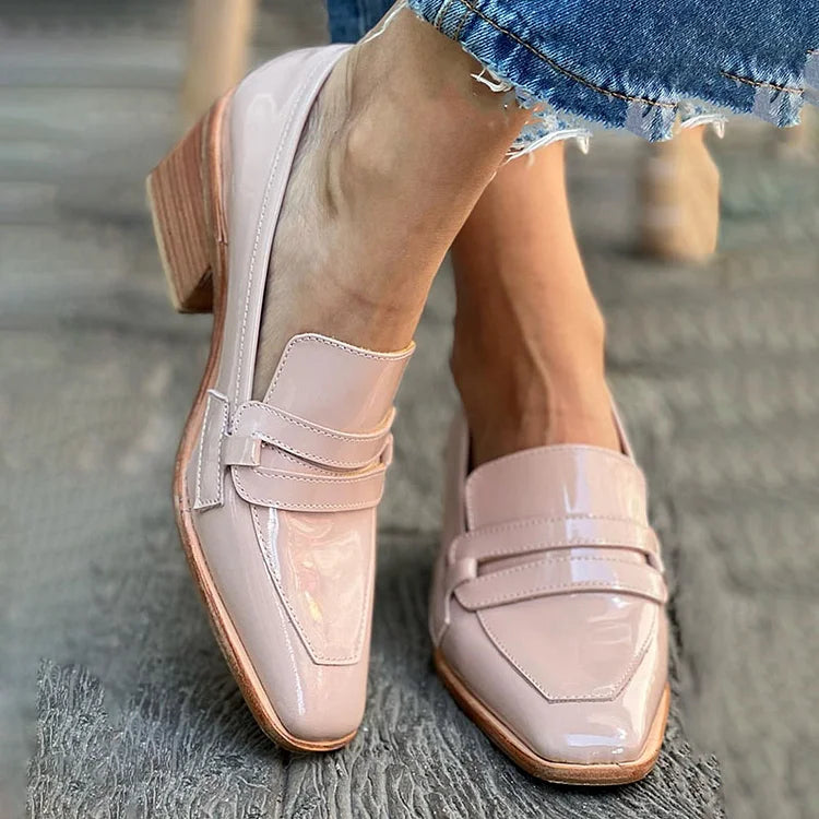 Karina | Mocasín de Tacón Bajo con Charol y Puntera Cuadrada