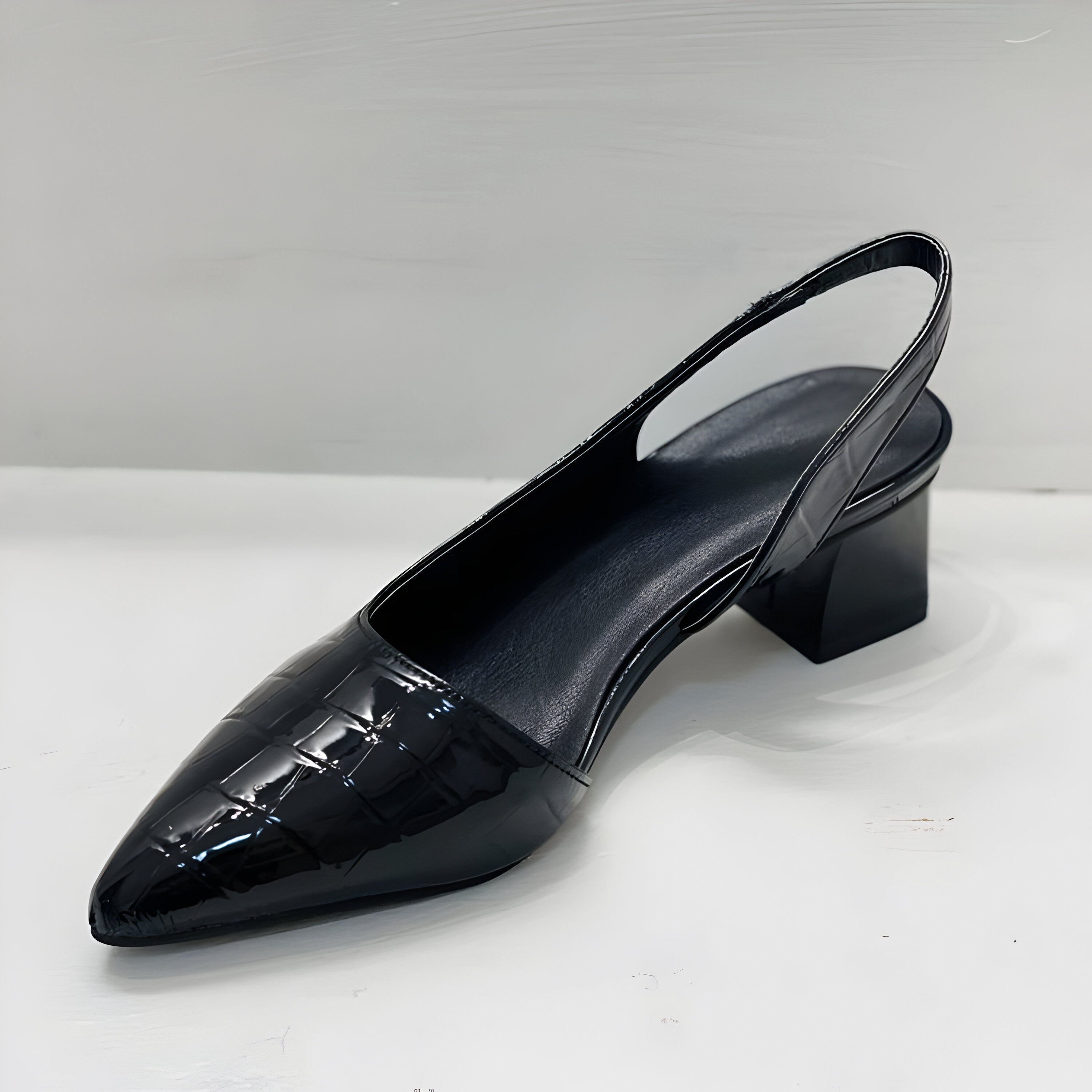 Lynn | Zapato Slingback de Tacón Bajo con Textura Croco