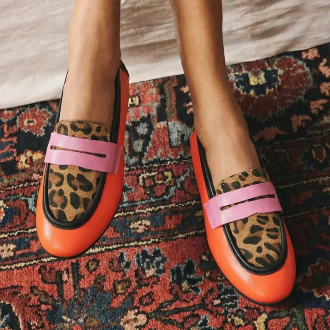Sia | Mocasín Plano Tricolor con Estampado Leopardo y Detalle Penny Rosa