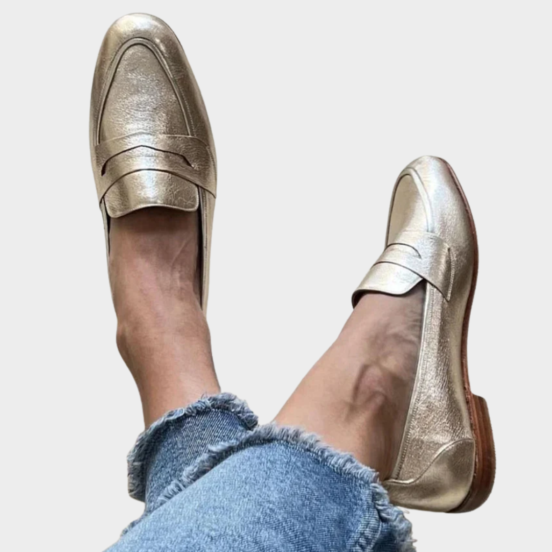 Callistia | Mocasín Plano Metalizado con Detalle Penny