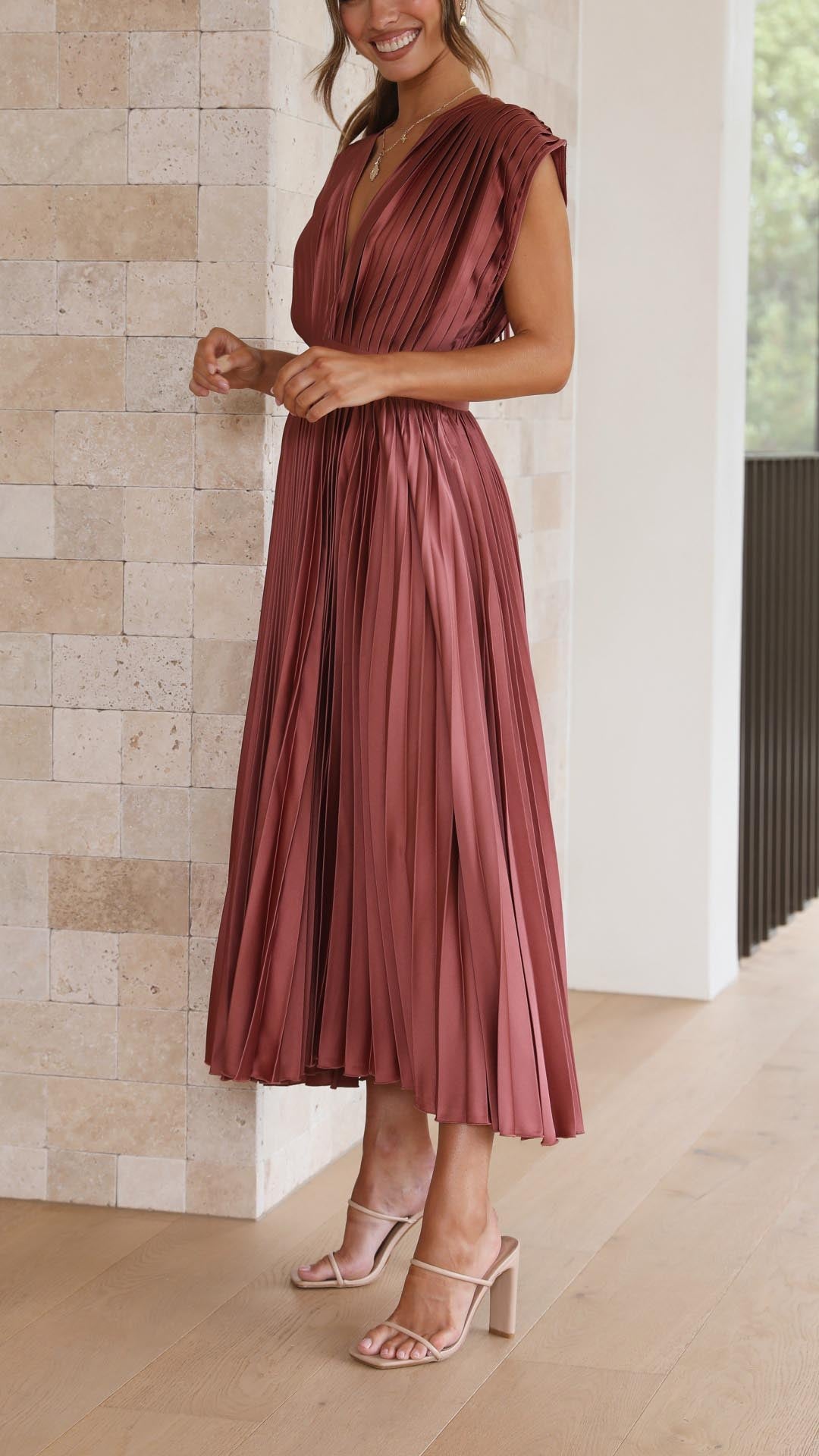 Isla | Vestido Midi Plisado con Escote en V