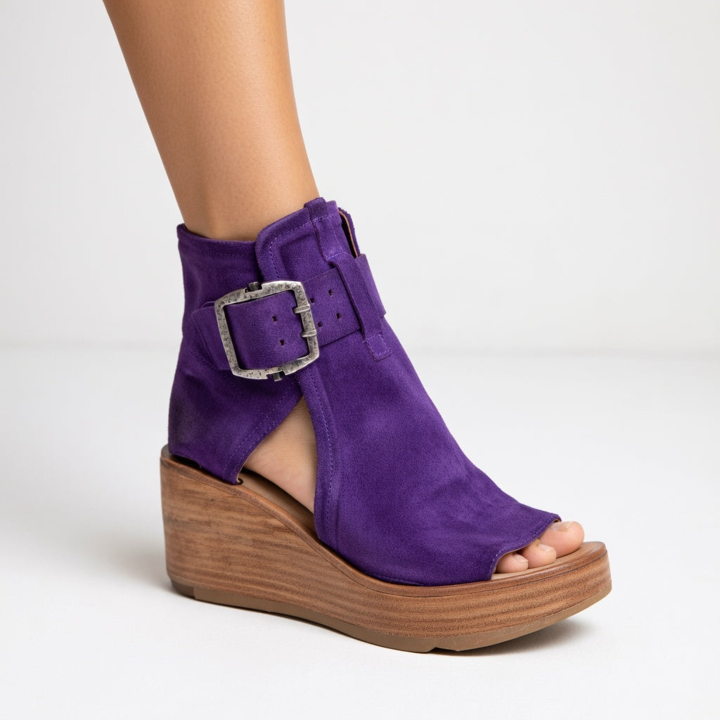 Violeta | Sandalia de Cuña de Madera con Ante Morado y Hebilla