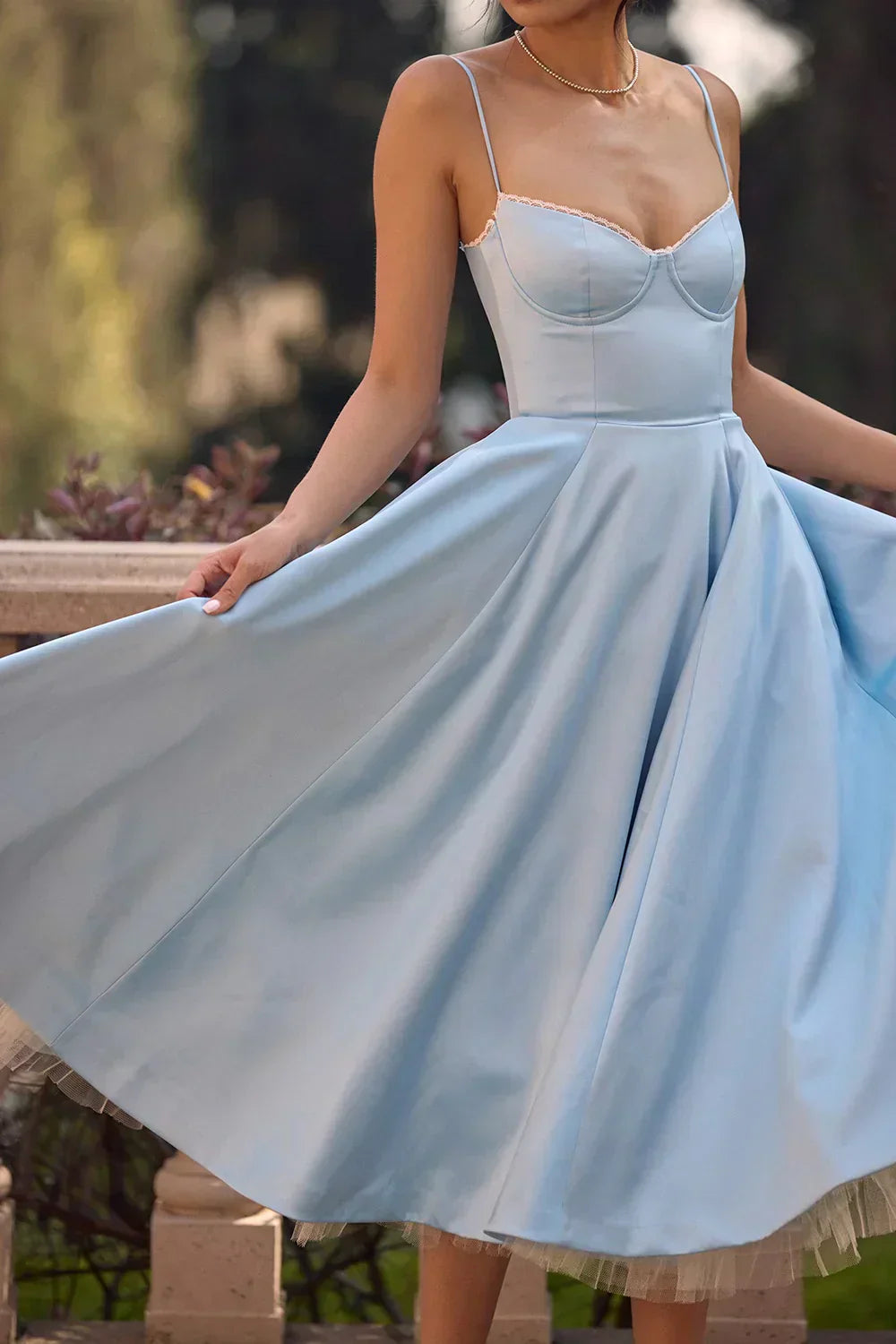 Arielle | Vestido Midi Azul con Corsé y Falda Evasé