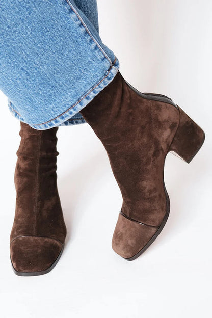 Victoria | Vierkante Neus Hakken" can be rewritten as "Victoria | Square Toe Heels.