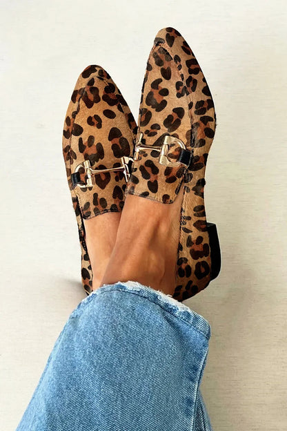 Gia | Mocasín Artesanal Plano con Estampado Leopardo y Detalle Dorado