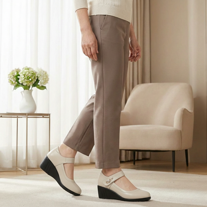 Claira | Elegante Comfort Pump met Verstelbare Enkelband