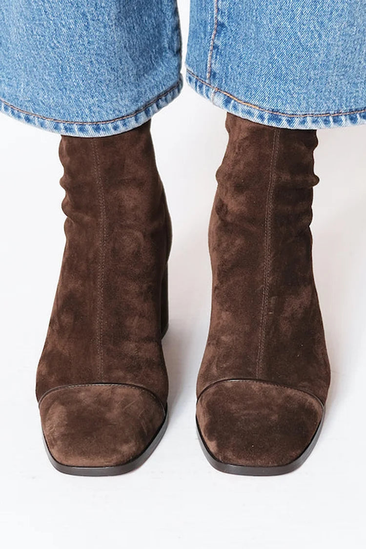 Victoria | Vierkante Neus Hakken" can be rewritten as "Victoria | Square Toe Heels.