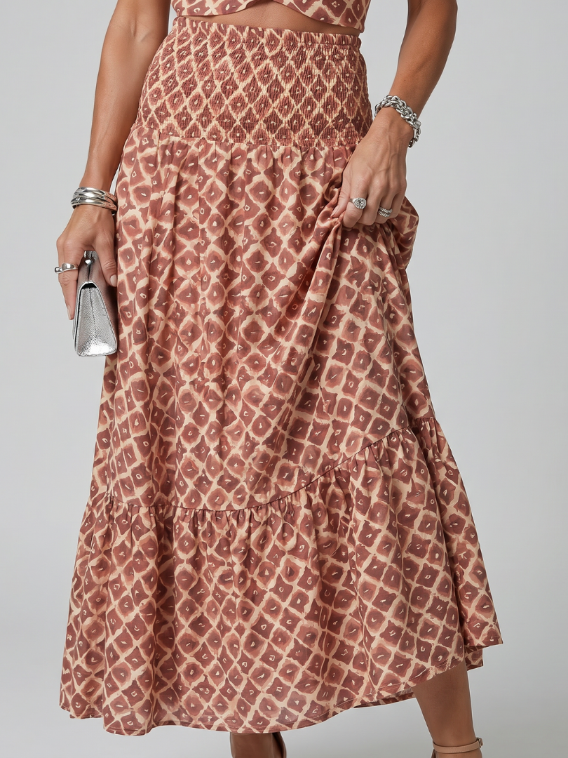 Amira | Conjunto Midi con Top Halter Cruzado y Falda con Estampado Geométrico