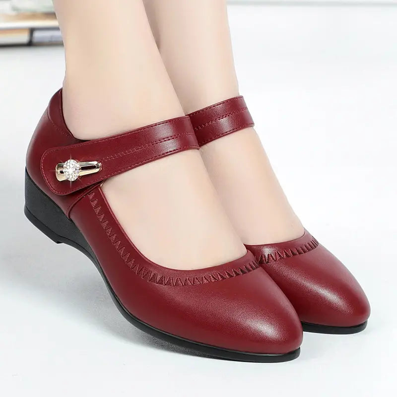 Claira | Elegante Comfort Pump met Verstelbare Enkelband