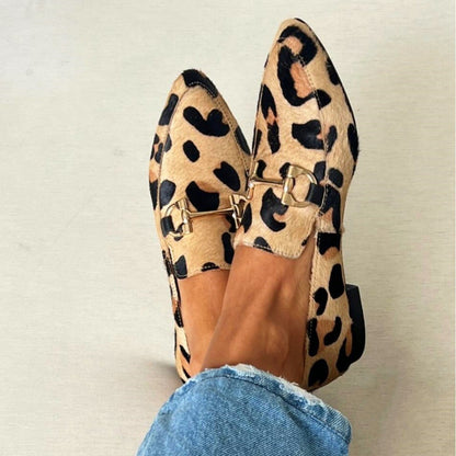 Eloise | Mocasín Plano con Estampado Leopardo y Hebilla Dorada