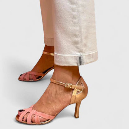 Coral | Sandalia de Tacón Fino con Tiras Entrelazadas en Rosa y Dorado