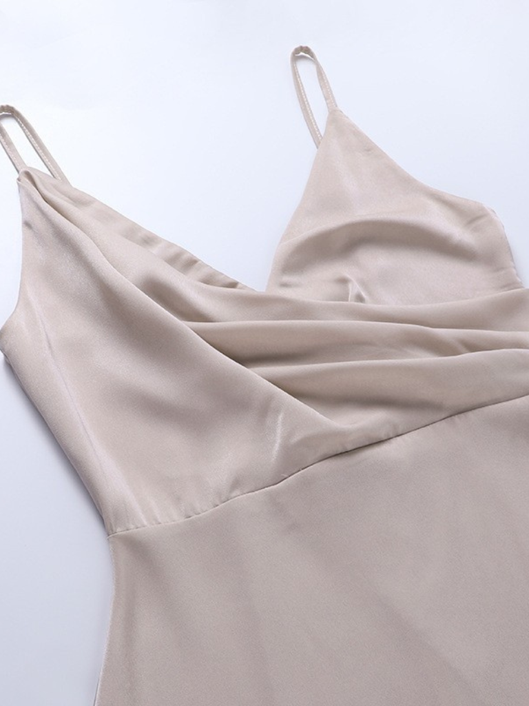 Aneta | Vestido Midi de Satén con Escote en V