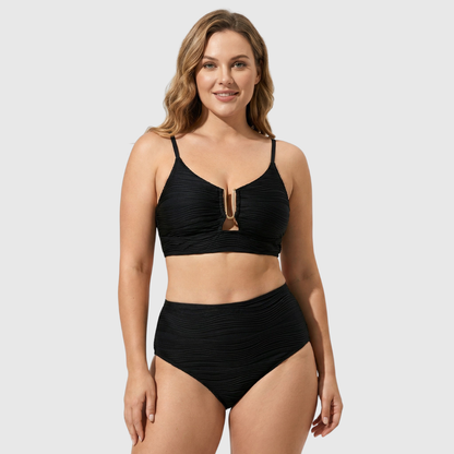 Sirena | Bikini Negro de Talle Alto con Textura en Relieve y Detalle DoradoSirena | Bikini Negro de Talle Alto con Textura en Relieve y Detalle Dorado