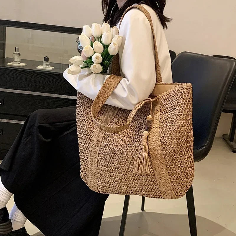Alma | Bolso Tote de Rafia Trenzada con Borla Decorativa