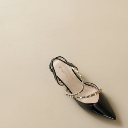 Liorah | Salón Slingback con Tacón Bajo y Tiras con Tachuelas Doradas