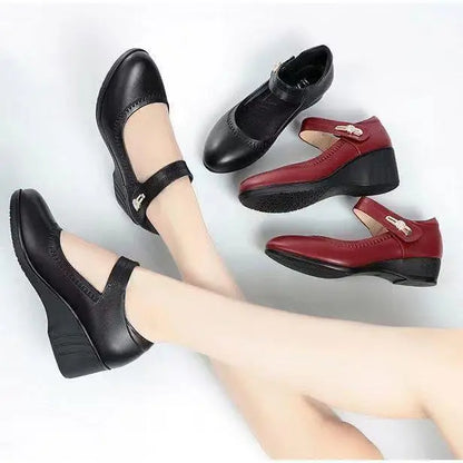 Claira | Elegante Comfort Pump met Verstelbare Enkelband