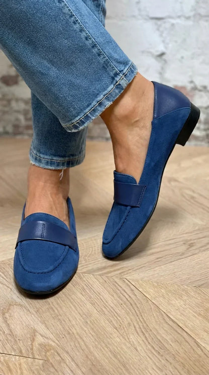 "Elra - Elegante Klassieke Schoenen" can be rewritten as "Elra - Stijlvolle Klassieke Schoenen".