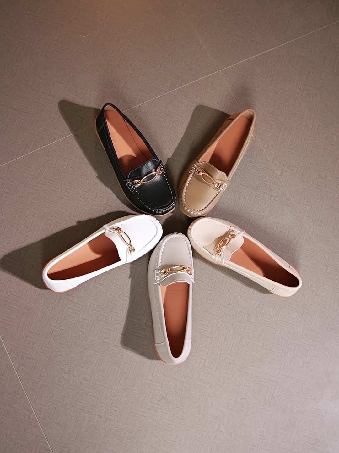 Bianca | Dames Leren Loafer met Gouden Ketting Detail en Comfort Zool