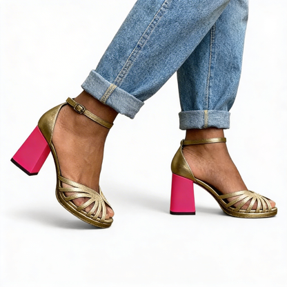 Fiesta | Sandalia de Tacón Ancho con Tiras Doradas y Tacón Fucsia