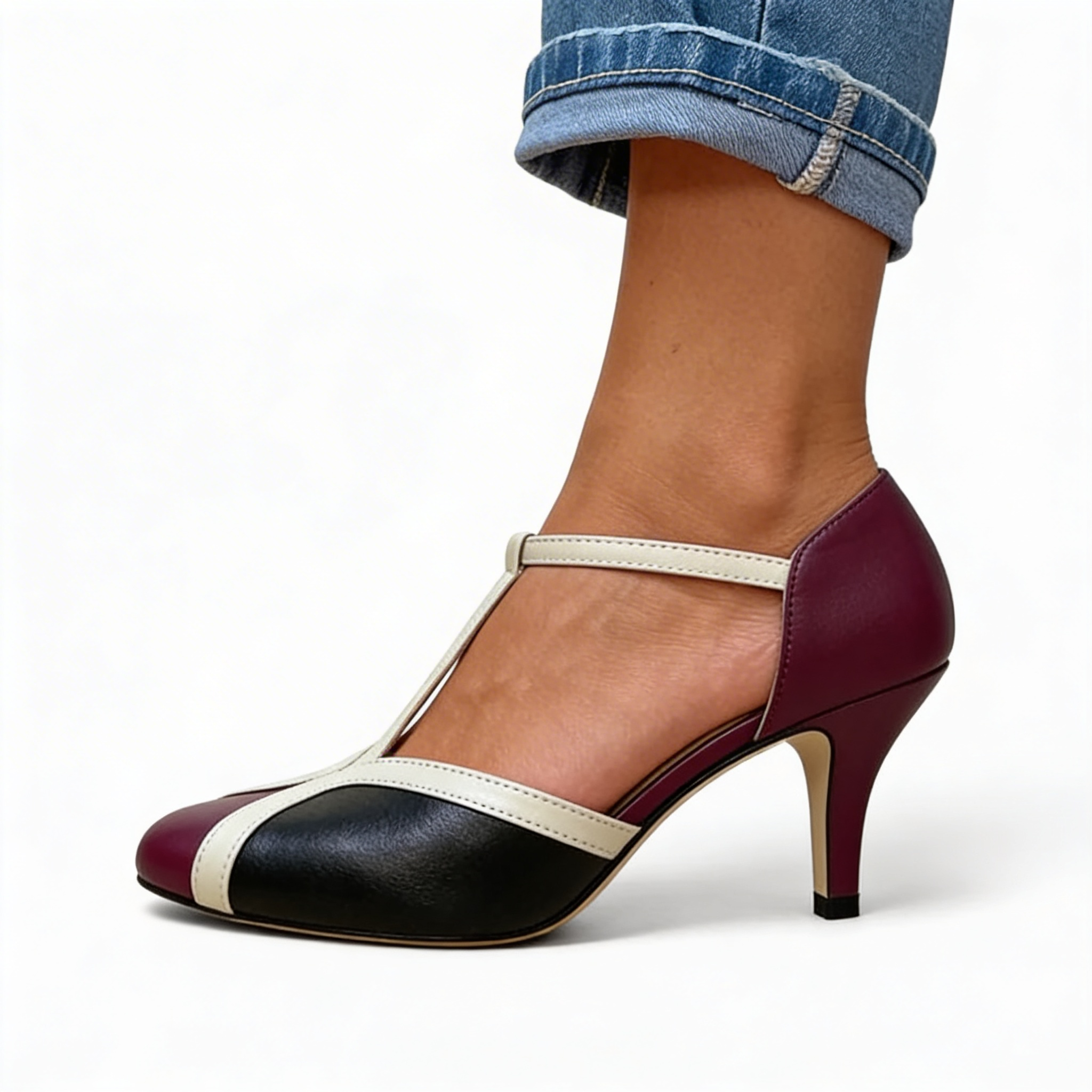 Marina | Salón de Tacón Medio con Tira T-Bar y Diseño TricolorMarina | Salón de Tacón Medio con Tira T-Bar y Diseño Tricolor