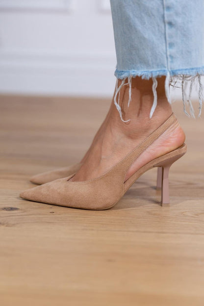 Selena | Salón Artesanal Slingback con Tacón Fino y Ante Beige