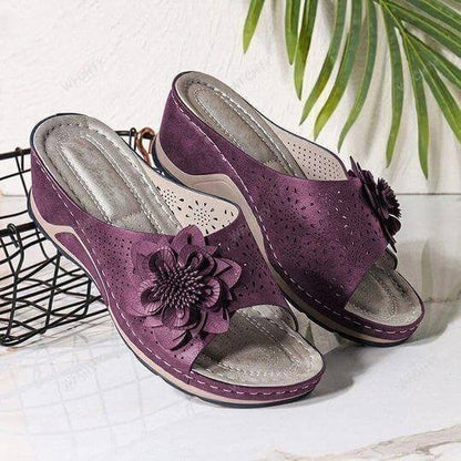 Camille | Dames Orthopedische Sleehak Slipper met Bloem en Geperforeerd Design