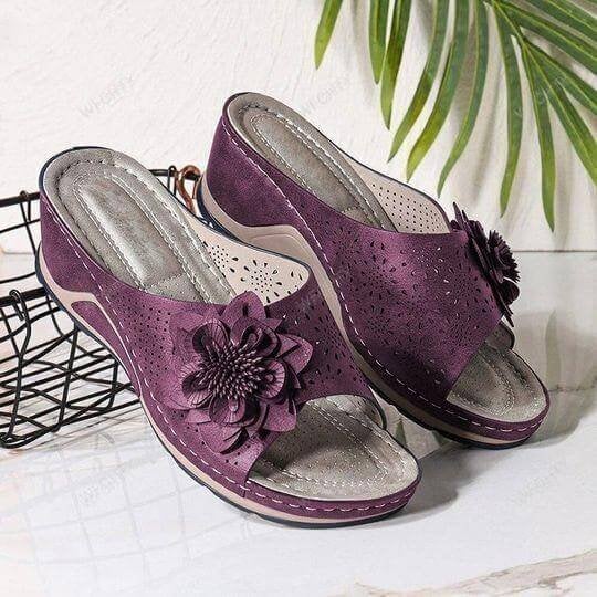 Camille | Dames Orthopedische Sleehak Slipper met Bloem en Geperforeerd Design